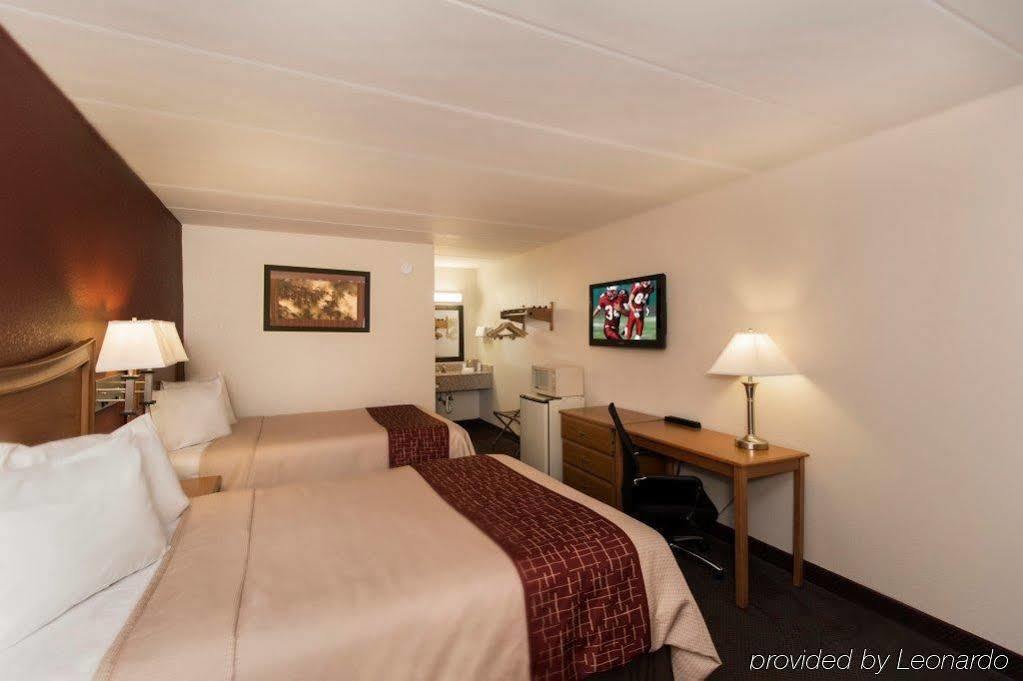 Avid Hotel Staunton Bagian luar foto